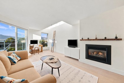 Photo 1 at 2240 York Avenue, Kitsilano, Vancouver West