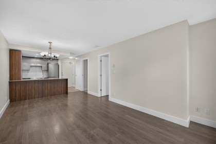 Photo 13 at 410 - 1088 Richards Street, Yaletown, Vancouver West