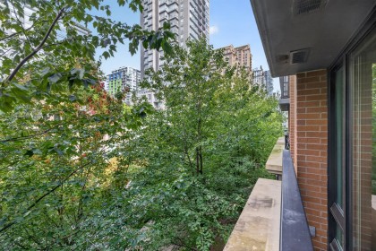 Photo 10 at 410 - 1088 Richards Street, Yaletown, Vancouver West
