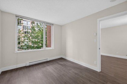 Photo 15 at 410 - 1088 Richards Street, Yaletown, Vancouver West