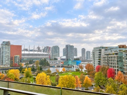Photo 2 at 909 - 1768 Cook Street, False Creek, Vancouver West